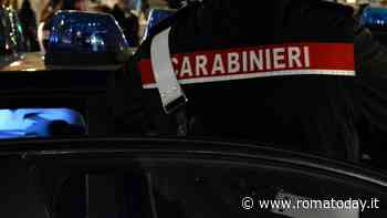 Ubriaco molesta i clienti del bar, poi si scaglia contro i carabinieri