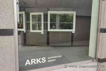 Fototentoonstelling in etalage van architectuurbureau