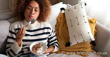 Lung cancer symptom that may show up while eating