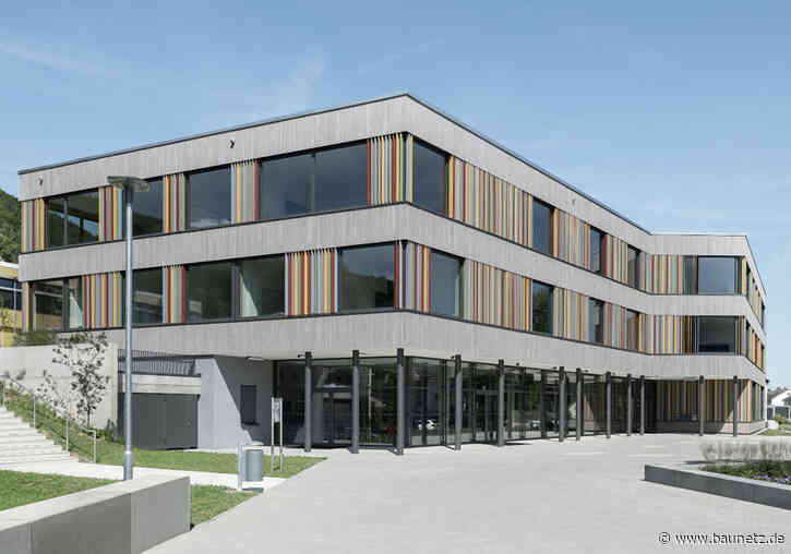 Großzügige Offenheit - Schule in Blumberg von Spiecker Sautter Lauer