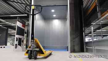 2 goederenliften type K1XL voor transport