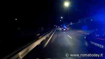 Sull'auto a noleggio con gli attrezzi da scasso scappano e vengono fermati dopo inseguimento