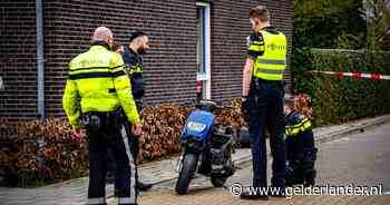 Traumahelikopter landt voor gewonde scooterrijder in Dodewaard