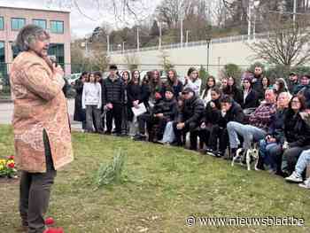 Honderd mensen herdenken Ilayda die donderdag 16 zou worden