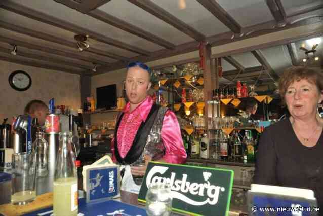 Toneelgezelschap trekt streep onder ruim 45 jaar theaterplezier: “We zaten daar met tien acteurs op maximaal 8 vierkante meter”