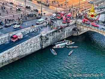 Torino, bus turistico precipita nel fiume Po: morto l'autista