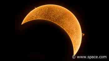 What will happen during the partial solar eclipse of March 2025?