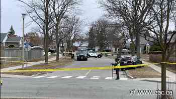 Girl, 15, struck and killed while crossing street in north Scarborough, Toronto police say