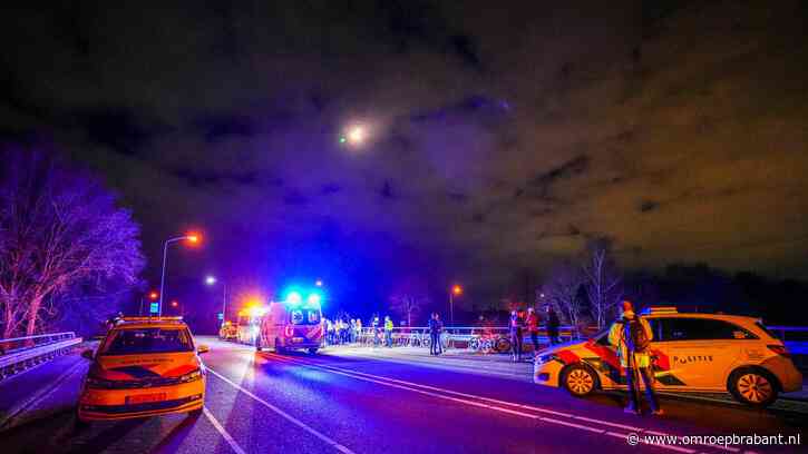 Wielrenner en fietser zwaargewond bij botsing, traumahelikopter gehinderd