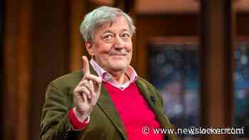 Sir Stephen Fry werd geridderd door King Charles, en schuift de dag erna aan bij Arjen