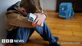 Public health boss wants crackdown on gambling ads