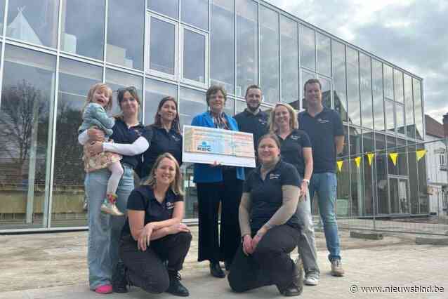 Veiling voor verbouwing basisschool levert 12.000 euro op: “We zijn apetrots”