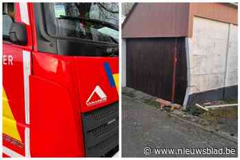 Garage door brandweer gestut nadat 67-jarige man botst