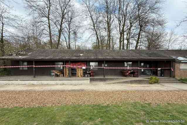 Jeugdhuis De Barst gesloten na losgekomen dakplaat