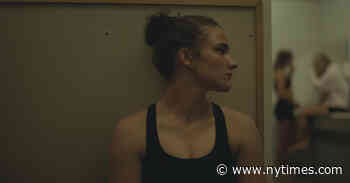 ‘Julie Keeps Quiet’ Review: Coping at Her Own Speed