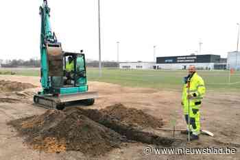 Gemeente legt voorlopige parking sportstadion aan. Maand hinder voor spelers en supporters