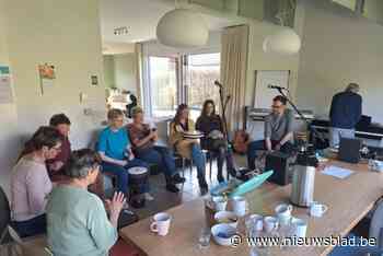 Mensen met jongdementie maken muziek om stigma’s te doorbreken: “Muziek is het beste medicijn”