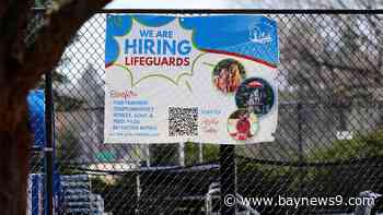 U.S. applications for unemployment benefits hold steady, remain in recent healthy range