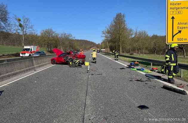 POL-KS: Pkw kracht auf B7 bei Vellmar in Pannenfahrzeug: Ein Schwerverletzter