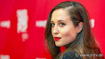 "No Roots"-Sängerin ist sauer: Alice Merton verklagt Kanye West