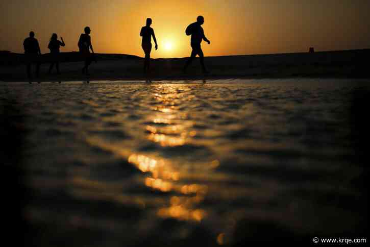 Tourist submarine sinks near Egypt, leaving 6 dead