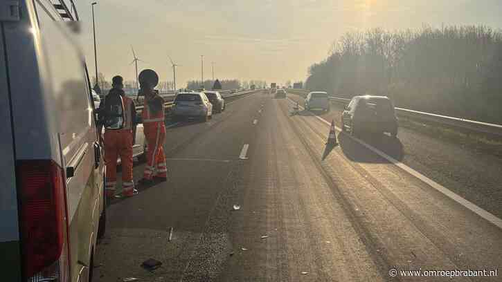 Ongelukken in beide richtingen op de A59, bijna uur vertraging