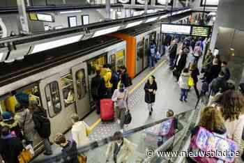 Persoon zwaargewond na aanrijding met metro in station Kunst-Wet