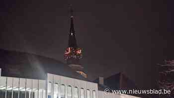 Eén klok op Hasseltse Sint-Quintinuskathedraal is nu al in zomermodus