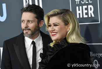 Kelly Clarkson Admits ‘There’s a Lot I Keep In’ While Co-Parenting With Ex-Husband