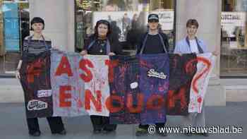 “Fast fashion vervuilt meer dan de luchtvaart”: studenten voeren actie tegen wegwerpmode