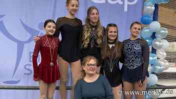 Fünf Eiskunstläuferinnen der DJK Memmingen zeigen Können beim Iller-Cup