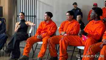 Im Beisein von Polizisten: Kim Kardashian gibt Geschichte über Drogenkauf zum Besten