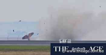 Plane crashes at Avalon Airshow