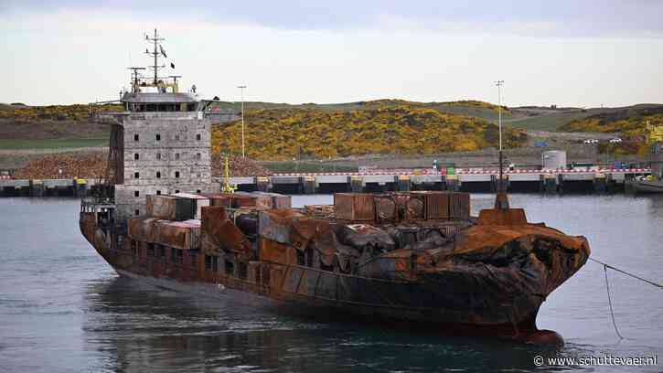 Multraship sleept uitgebrande Solong Aberdeen binnen