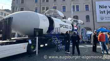 Alle 15 Minuten mit der Rakete vom Augsburger Rathausplatz ins Weltall starten