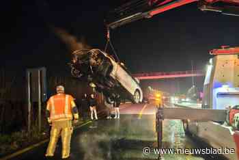 BMW brandt uit langs A19: “Brandblussers nog leeg gespoten, maar het hielp niet”
