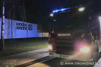 Afvalcontainer bij veevoederbedrijf vat ’s nachts vuur