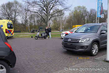 Schade na aanrijding tussen auto en scooter