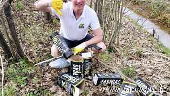 Vlaams Belang raapt 2.000 sigarettenpeuken en vindt ook veel lachgasdozen in berm