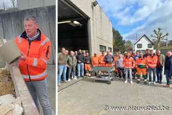 Geliefd recyclageparkverantwoordelijke Kris (61) gaat met pensioen: “Ik heb hier mijn vrouw leren kennen toen ze langskwam met oude verfpotten”
