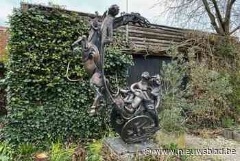 89-jarige Jan schenkt bronzen kunstwerk aan gemeente Deerlijk