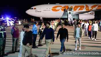 Trump asks Supreme Court for permission to resume deporting Venezuelan migrants under wartime law