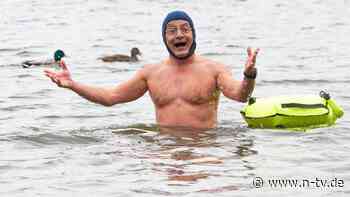 Hoëcker macht widerwillig mit: Wigald Boning schwimmt 1000. Tag in Folge