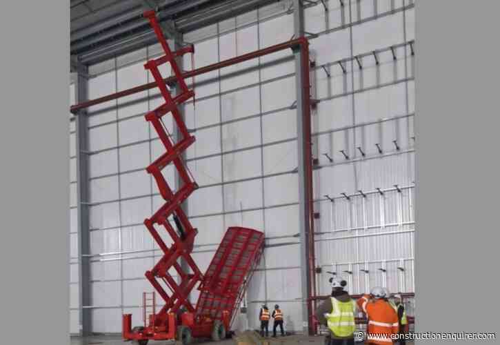 Deck falls off huge scissor lift at Winvic site
