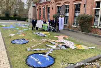 En nu wachten op de helikopter: leerlingen maken indrukwekkende kunstwerken voor De Ronde van Vlaanderen