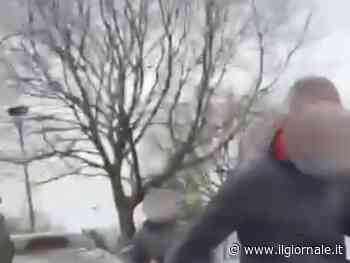 Centri sociali aggrediscono militanti di Azione Studentesca e distruggono l'auto