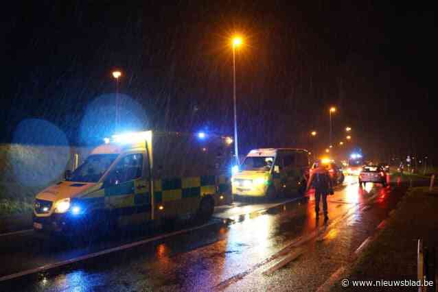 Fietser botst met ambulance tijdens het oversteken