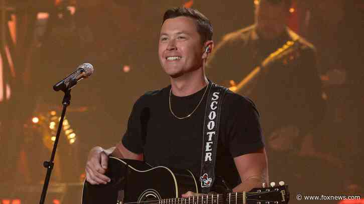 'American Idol' winner Scott McCreery falls over backward on stage during concert