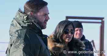 Vicepresident JD Vance probeert bevolking Groenland te paaien, maar zet geen stap buiten militaire basis