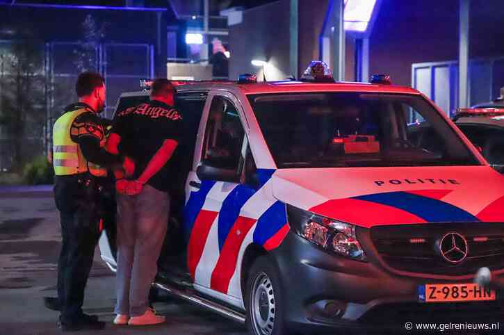 Twee verdachten aangehouden na melding over steekpartij in nachtclub